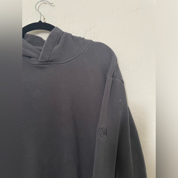 Men’s Vuori charcoal XL hoodie. EUC. - Picture 3 of 6